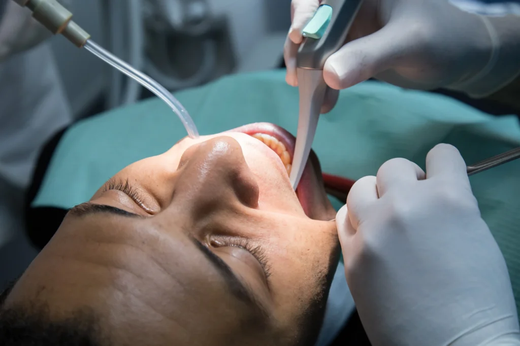 Cuidado odontológico especializado para paciente em Tratamento Oncológico na ZENITH, dentro do Hospital SOCOR em Belo Horizonte